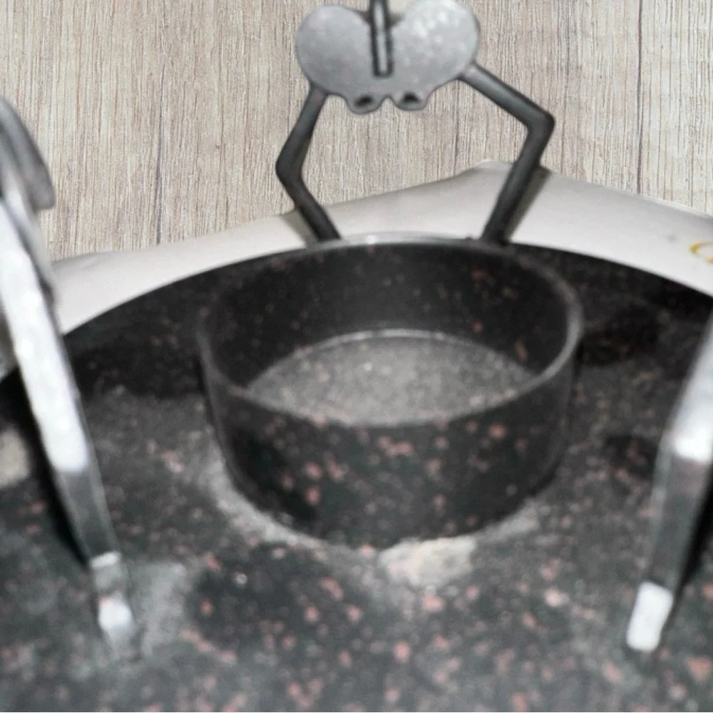 PartyLite Mr. Bones HALLOWEEN Aroma Melts Wax Warmer Retired P8603 Black Metal. - Picture 8 of 16